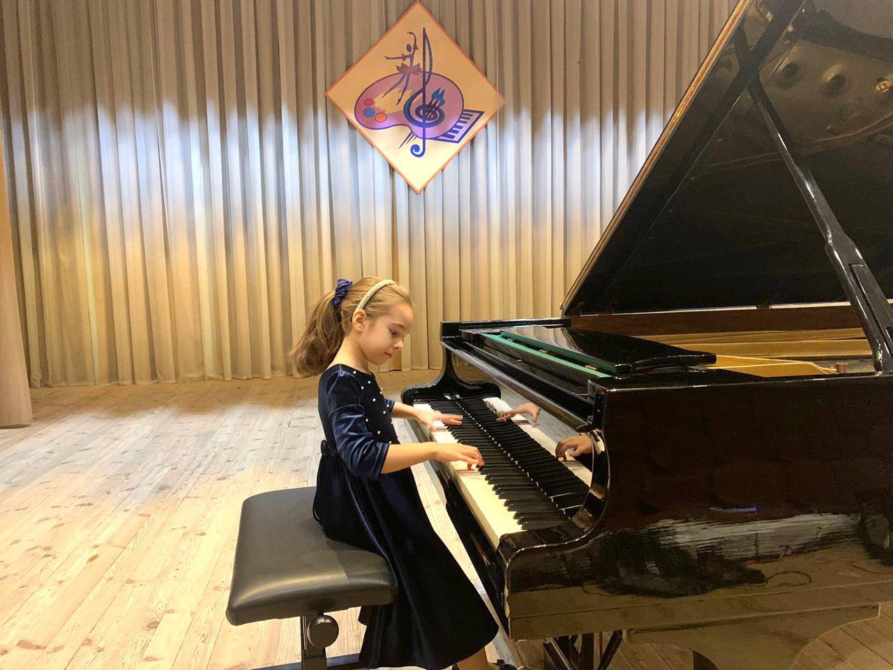 Воспитанница Детской школы искусств стала второй на престижном конкурсе юных пианистов