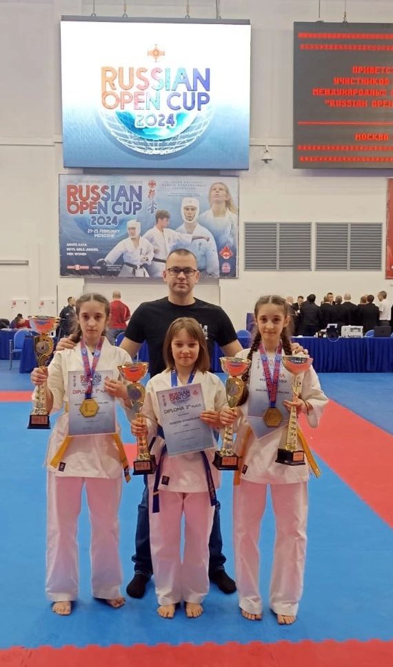 Сестры из Королёва стали чемпионками Международного турнира по киокушинкай