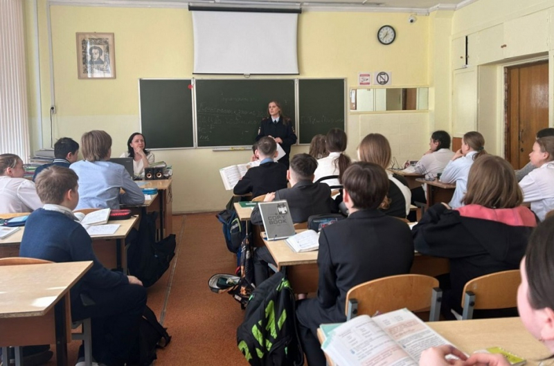 Сотрудники полиции в Королёве провели профилактические беседы со школьниками