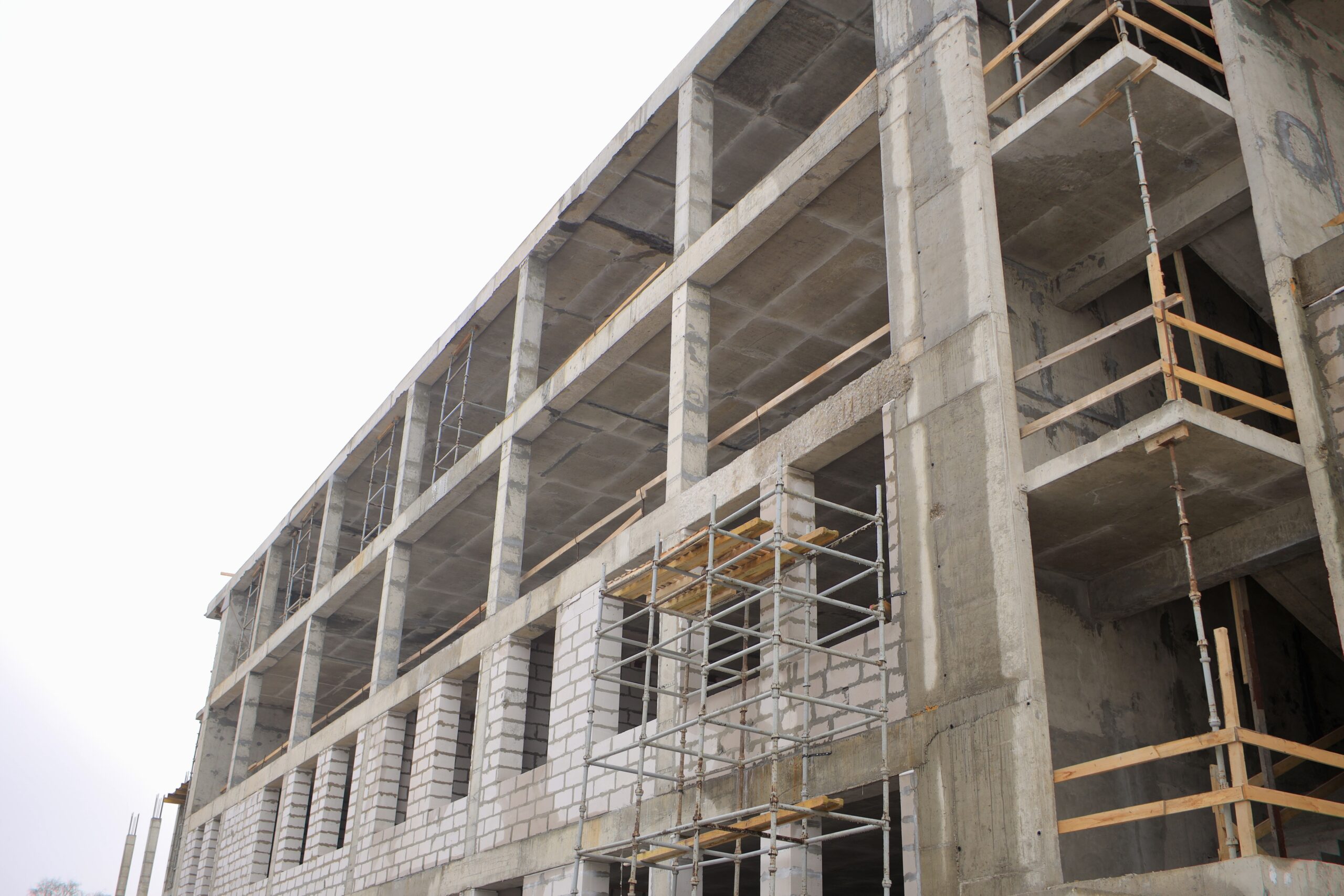 В рамках губернаторской программы в Королёве продолжается строительство школы на 825 мест