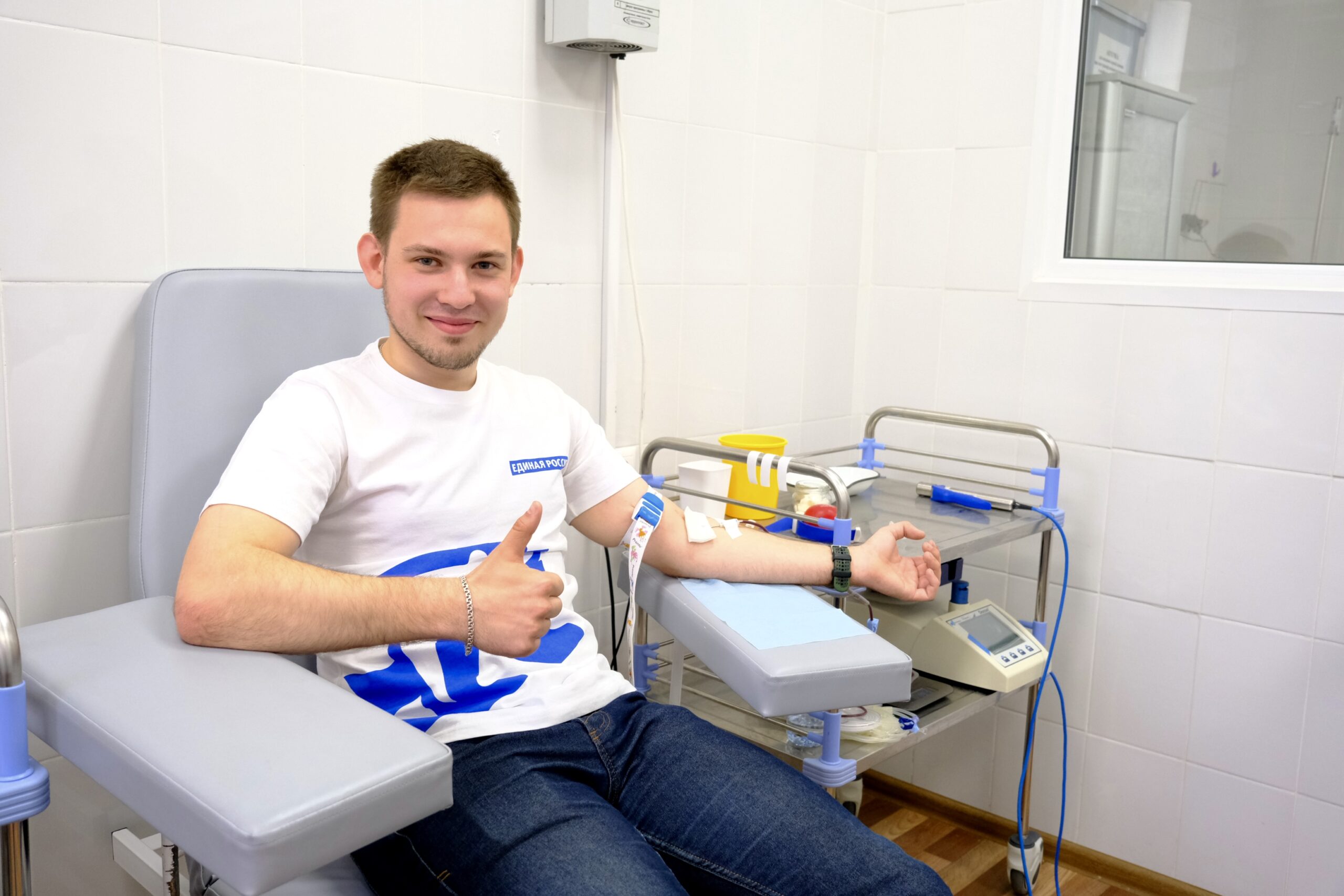 В преддверии Национального дня донора партийцы сдали кровь в отделении переливания крови Центральной городской больницы г.о. Королёв 20 апреля отмечается Национальный день донора крови в России.