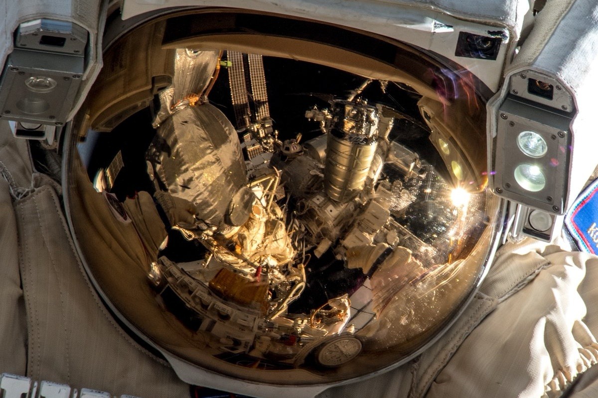 Российские космонавты Николай Чуб и почётный гражданин Королёва Олег Кононенко выйдут в открытый космос с борта МКС, чтобы установить научную аппаратуру на модуле «Поиск». Об этом сообщили в Роскосмосе.