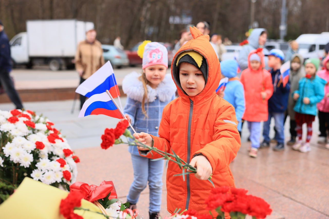 В космической столице России – наукограде Королёве возложили цветы к памятникам покорителям космоса